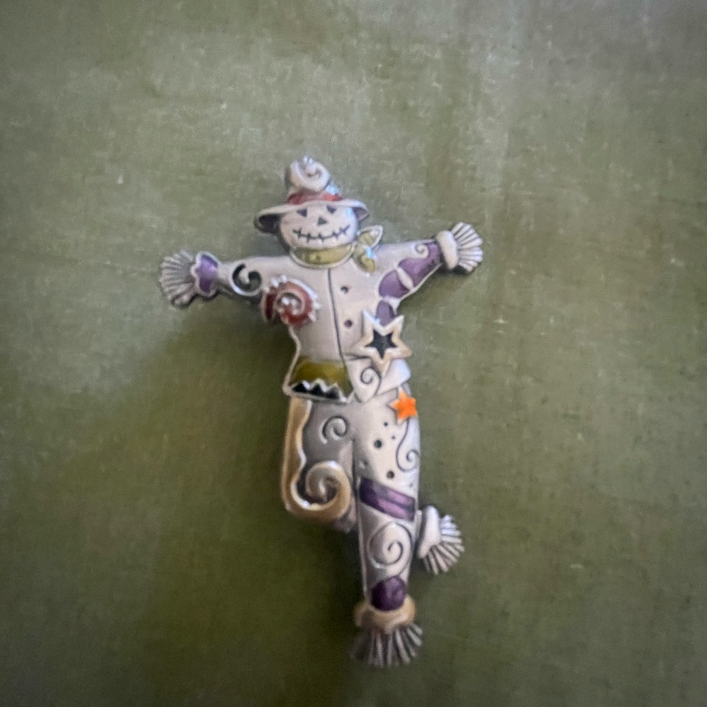 Scarecrow pin